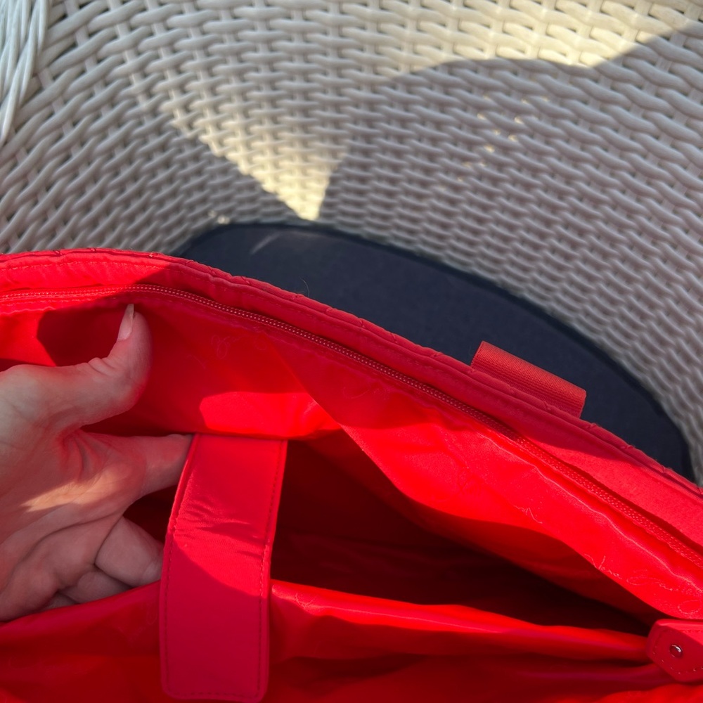 Vera Bradley Vibrant Red Quilted Travel Bag - Picture 6 of 13